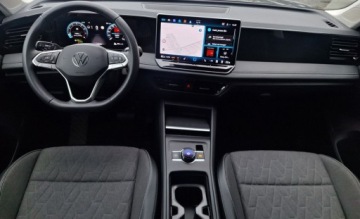 Volkswagen Tiguan II SUV Facelifting 1.5 TSI 150KM 2024 Volkswagen Tiguan serwis ASO 1.5TSI 150KM bezwypadkowy pakiety MatrixLED A, zdjęcie 8