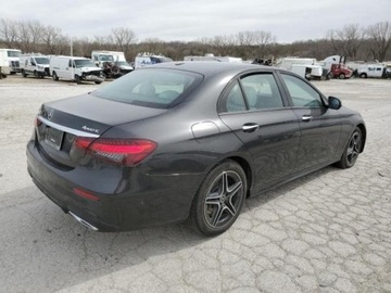 Mercedes Klasa E W214 2023 Mercedes-Benz Klasa E 2023r., E 450 4MATIC, od ubezpieczalni 3.0 Benzyna, zdjęcie 4