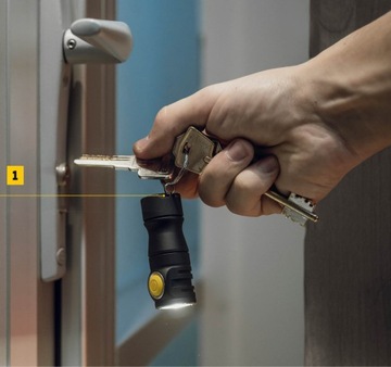 АККУМУЛЯТОРНЫЙ СПОРТИВНЫЙ ФОНАРЬ МОЩНОСТЬЮ 1000 ЛМ РЕЖИМЫ РЕМЕНЬ ДЛЯ РУКИ ЗАЖИМ