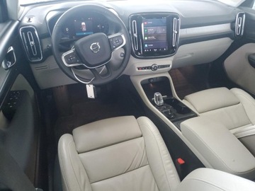 Volvo XC40 2023 Volvo XC 40 Plus 2023 2.0l 2.0 Benzyna 194KM, zdjęcie 8