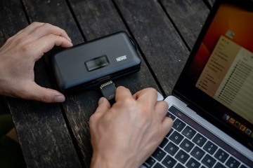 Зарядное устройство Newell для Sony NP-FZ100 + функция Power Bank + SD-ридер