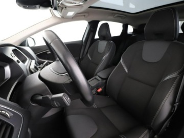 Volvo V40 II Hatchback Facelifting 2.0 D2 120KM 2016 Volvo V40 2.0d Automat Momentum Nawigacja Tempomat, zdjęcie 12