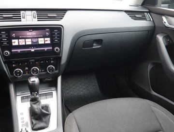 Skoda Octavia III Liftback Facelifting 2.0 TDI 150KM 2018 Skoda Octavia 2.0 TDI, Salon Polska, Serwis ASO, zdjęcie 7
