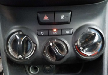 Peugeot 208 I Hatchback 5d Facelifting 1.6 BlueHDi 75KM 2017 Peugeot 208 Diesel Okazja 1.6 Diesel 75KM, zdjęcie 21