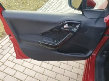Peugeot 208 I Hatchback 3d 1.0 PureTech 68KM 2015 Peugeot 208 1.0 Benzyna Klimatyzacja 5 drzwi 2015r, zdjęcie 19