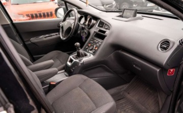 Peugeot 5008 I Minivan Facelifting 2.0 HDi 150KM 2015 Peugeot 5008 Peugeot 5008 I 2.0 BlueHDi 150KM 7-osobowy 2.0 Diesel 150KM, zdjęcie 12