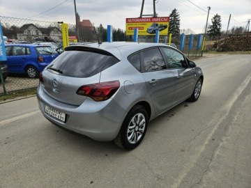 Opel Astra J Hatchback 5d 1.6 Twinport ECOTEC 115KM 2010 Opel Astra Opłacona Zdrowa Zadbana Serwisowana, zdjęcie 3