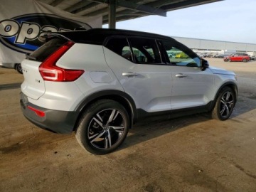 Volvo XC40 2021 Volvo XC 40 T5 R-Design 2021 2.0 Benzyna 248KM, zdjęcie 3