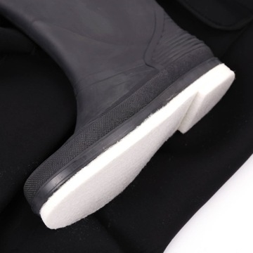 SPODNIOBUTY NEOPRENOWE Z FILCOWĄ PODESZWĄ-40/41