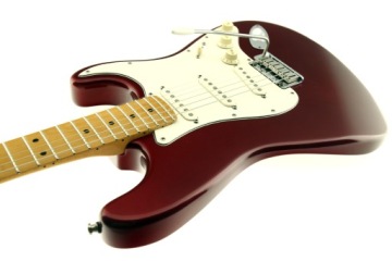 Fender Standard Stratocaster 1997 — 27-летний профессионально играющий на инструменте.