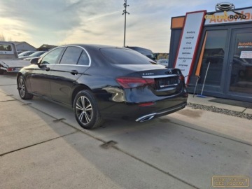 Mercedes Klasa E W213 Limuzyna Facelifting 2.0 E220d 194KM 2021 Mercedes-Benz Klasa E E220 d 194KM panorama navi digital lift alu skora gr, zdjęcie 7