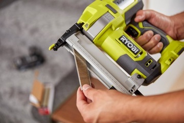 АККУМУЛЯТОРНЫЙ СТЕПЛЕР RYOBI AIR STRIKE R18S18G-0 SOLO