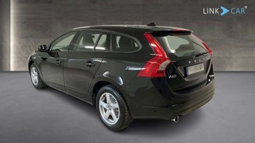 Volvo V60 I Kombi Facelifting 2.0 D2 DRIVE-E 120KM 2017 Volvo V60 F ra Vat 23 udokumentowany przebieg 2.0 Diesel 120KM, zdjęcie 1