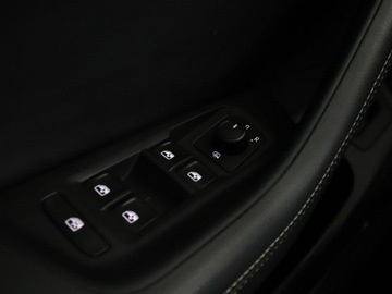 Volkswagen Passat B8 Variant 2.0 TDI BlueMotion SCR 150KM 2019 Volkswagen Passat DSG R-Line interior pack klima, zdjęcie 35