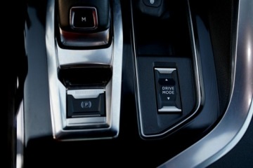 Peugeot 5008 II Crossover Facelifting 1.6 PureTech 180KM 2023 Peugeot 5008 GT kamery Skora Nawi blis night visio, zdjęcie 30