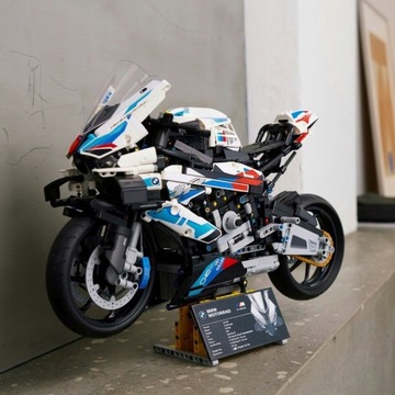 LEGO Technic Мотор BMW M 1000 RR 42130