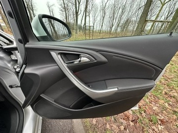 Opel Astra J Sports Tourer Facelifting 2.0 CDTI ECOTEC 165KM 2013 Opel Astra Sport Tourer 2.0 CDTI 165 KM 2013r. Xen, zdjęcie 30