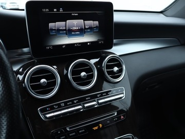 Mercedes Klasa A W176 Hatchback 5d Facelifting 250 211KM 2016 Mercedes GLC Coupe 250, Salon Polska, zdjęcie 11