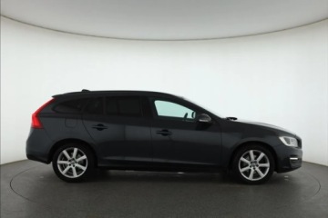 Volvo V60 I Kombi Facelifting 2.0 D3 DRIVE-E 150KM 2016 Volvo V60 D3 2.0, Automat, Skóra, Navi, Xenon, zdjęcie 5