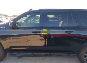 Chevrolet Suburban GMT900 2024 Chevrolet Suburban 2024, 5.3L, 4x4, Z71, od ubezpieczalni 5.3 Benzyna 355KM, zdjęcie 1