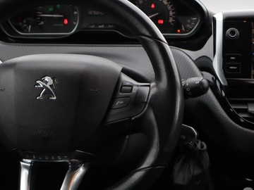 Peugeot 2008 I SUV Facelifting 1.2 PureTech 82KM 2017 Peugeot 2008 1.2 PureTech, Salon Polska, zdjęcie 17