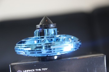 Светодиодный спиннер MP FlyNova Pro загорается