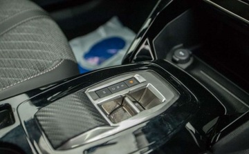 Peugeot 2008 II SUV Facelifting 1.2 PureTech 130KM 2024 Peugeot 2008 PureTech 130 Allure SS EAT8 SalonPL Niski Przebieg Od Reki Za, zdjęcie 18