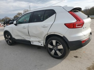 Volvo XC40 2022 Volvo XC 40 Volvo XC40 T5 AWD Momentum z 2022 roku , od firmy ubezpieczeni, zdjęcie 3