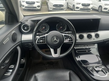 Mercedes Klasa E W213 2019 Mercedes E 220 Automat Bogate wyposażenie 2019, zdjęcie 18