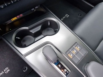 Lexus UX Crossover Facelifting 2.0 300h 199KM 2025 Od ręki - 300h F Sport Design 2.0 Hybrid Dynamic Force 199KM, zdjęcie 9