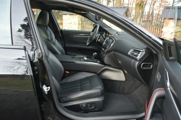 Maserati Ghibli III Sedan Facelifting 3.0 V6 350KM 2017 Maserati Ghibli Nerissimo edition 3.0V6 350KM 2017, zdjęcie 13