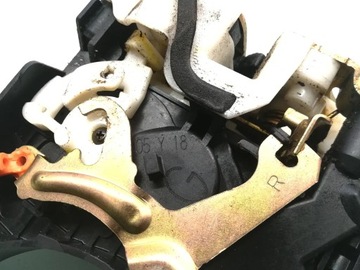 MITSUBISHI GRANDIS ZÁMEK DVEŘE PŘEDNÍCH 2007 MPV