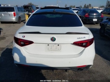 Alfa Romeo Giulia II Sedan Facelifting 2.0 Turbo 280KM 2022 Alfa Romeo Giulia 2022r, Veloce, TI, 2.0L 2.0 Benzyna 280KM, zdjęcie 8