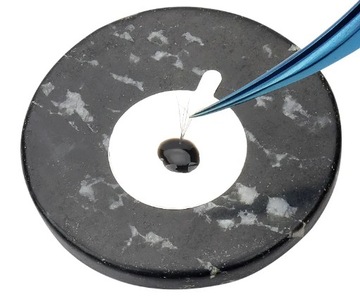 Jade Stone, черная клейкая подушечка для ресниц