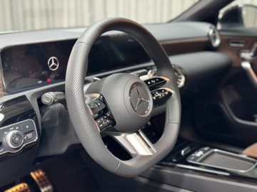 Mercedes CLA C118/X118 2025 MERCEDES-BENZ CLA 250 e AMG Line Sedan 1.3 (272KM) 2025, zdjęcie 4