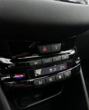 Peugeot 208 I Hatchback 5d Facelifting 1.2 PureTech 82KM 2015 Peugeot 208 Klima Bluetooth Alu Gwarancja w cenie Warszawa VFVV 1.2 82KM, zdjęcie 19
