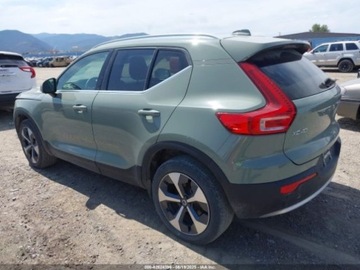 Volvo XC40 2023 Volvo XC 40 B5 Plus Bright Theme 2023 2.0l 2.0 Benzyna 247KM, zdjęcie 3