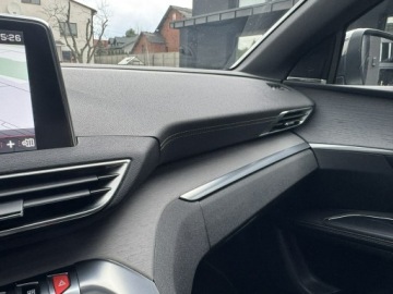 Peugeot 5008 II Crossover 2.0 BlueHDI 180KM 2018 Peugeot 5008 2.0 Blue-HDI 180KM GT Full Led Kamera, zdjęcie 25