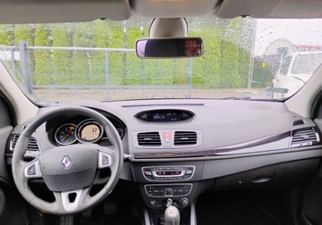 Renault Megane III Hatchback 1.5 dCi FAP 90KM 2011 Renault Megane 2011r, 1.5DCI VAN, Lekko uszkodzony tyl. Jezdzi. 1.5 90KM, zdjęcie 5