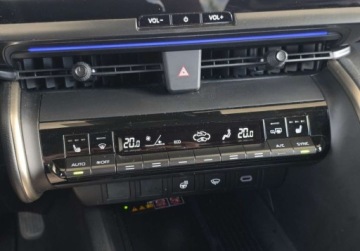 Toyota C-HR II SUV Plug-In 2.0 Hybrid Dynamic Force Plug-in  223KM 2025 Toyota C-HR Toyota C-HR 2.0 Hybrid Executive FV23 Salon PL ASO 1 wl., zdjęcie 13