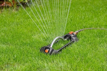 КОЛЕБАТЕЛЬНЫЙ САДОВЫЙ ДОЖДЕВАТЕЛЬ 266м2 18 ФОРСУНОК + НЕО ИГЛА 15-771