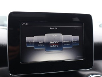 Mercedes GLA I Off-Roader Facelifting 1.6 200 156KM 2019 Mercedes GLA GLA 200, Salon Polska, Automat, zdjęcie 11