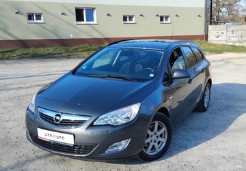 Opel Astra J Sports Tourer 1.7 CDTI ECOTEC 110KM 2012 Opel Astra 1,7 Cdti Alufelgi Klima El szyby Po oplatach z Niemiec
