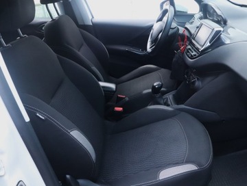Peugeot 208 I Hatchback 5d Facelifting 1.2 PureTech 82KM 2015 Peugeot 208 1.2 PureTech, Salon Polska, Klima, zdjęcie 8