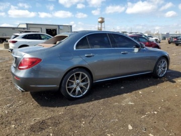 Mercedes Klasa E W213 2017 Mercedes-Benz Klasa E 2017 MERCEDES-BENZ E 300 4MATIC 2.0 Benzyna 241KM, zdjęcie 3