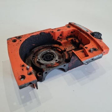 HUSQVARNA 344 FG KARTER ПОЛОВИНА КОРПУСА ДВИГАТЕЛЯ