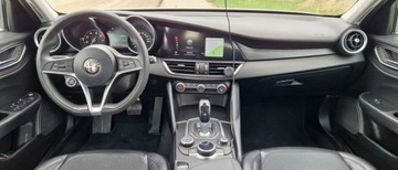 Alfa Romeo Giulia II Sedan 2.0 Turbo 200KM 2017 Alfa Romeo Giulia 2.0T 200KM Automat LED Xenon Skora Navi 2.0 Benzyna, zdjęcie 6