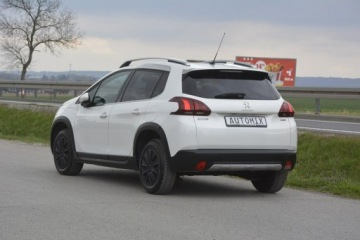 Peugeot 2008 I SUV Facelifting 1.6 BlueHDi 99KM 2016 Peugeot 2008 1.6HDI panorama nawi Car Play doinwes, zdjęcie 5