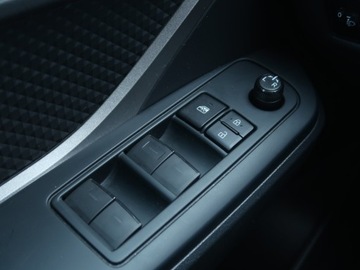 Toyota C-HR I Crossover Facelifting 1.8 Hybrid 122KM 2022 Toyota C-HR 1.8 Hybrid, Serwis ASO, Automat, zdjęcie 17