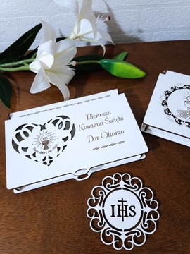 Подарок на алтарь копилки и Святое Причастие